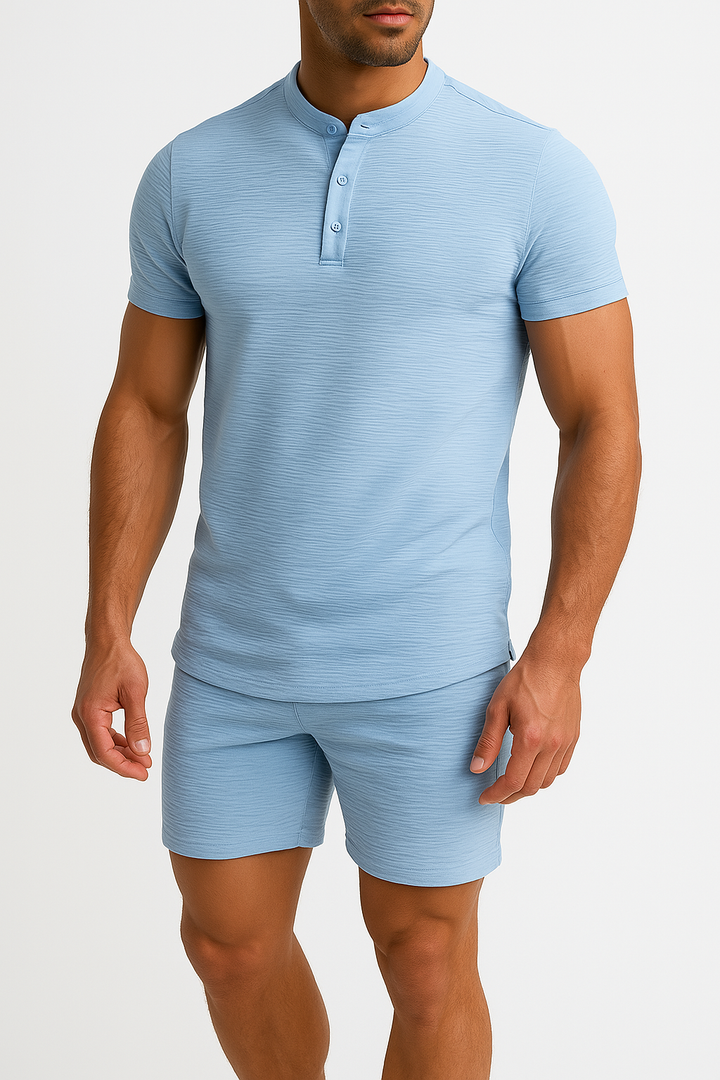 Herresæt med Henley-t-shirt og Shorts – Slim fit – Kortærmet – Åndbart naturmateriale