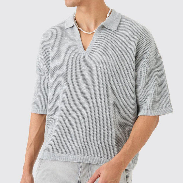 Herre T-shirt – Afslappet Pasform – Blød Strik – V-hals med Krave – Til Hverdag